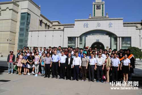 “中華兒女文史體驗營暨臺灣學(xué)子絲路文化之旅”參訪團在蘭州大學(xué)與甘肅學(xué)生互動交流